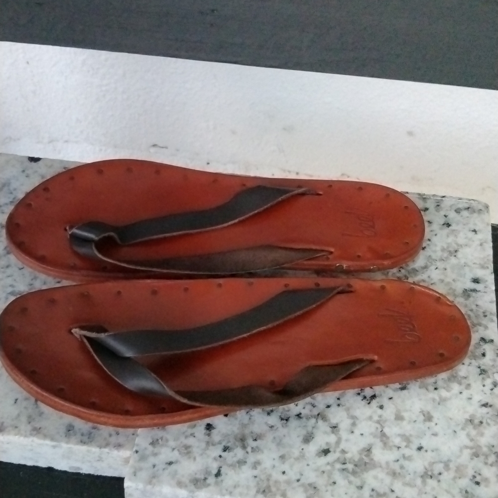 BEEK SANDALS COLOR BROWN SIZE 6.5.